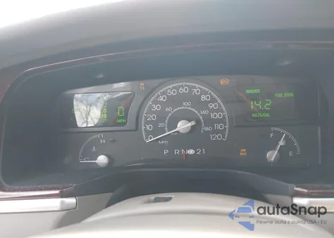 2005 Lincoln Town Car Signature Limited из США, поврежденный, VIN 1LNHM82W95Y615044